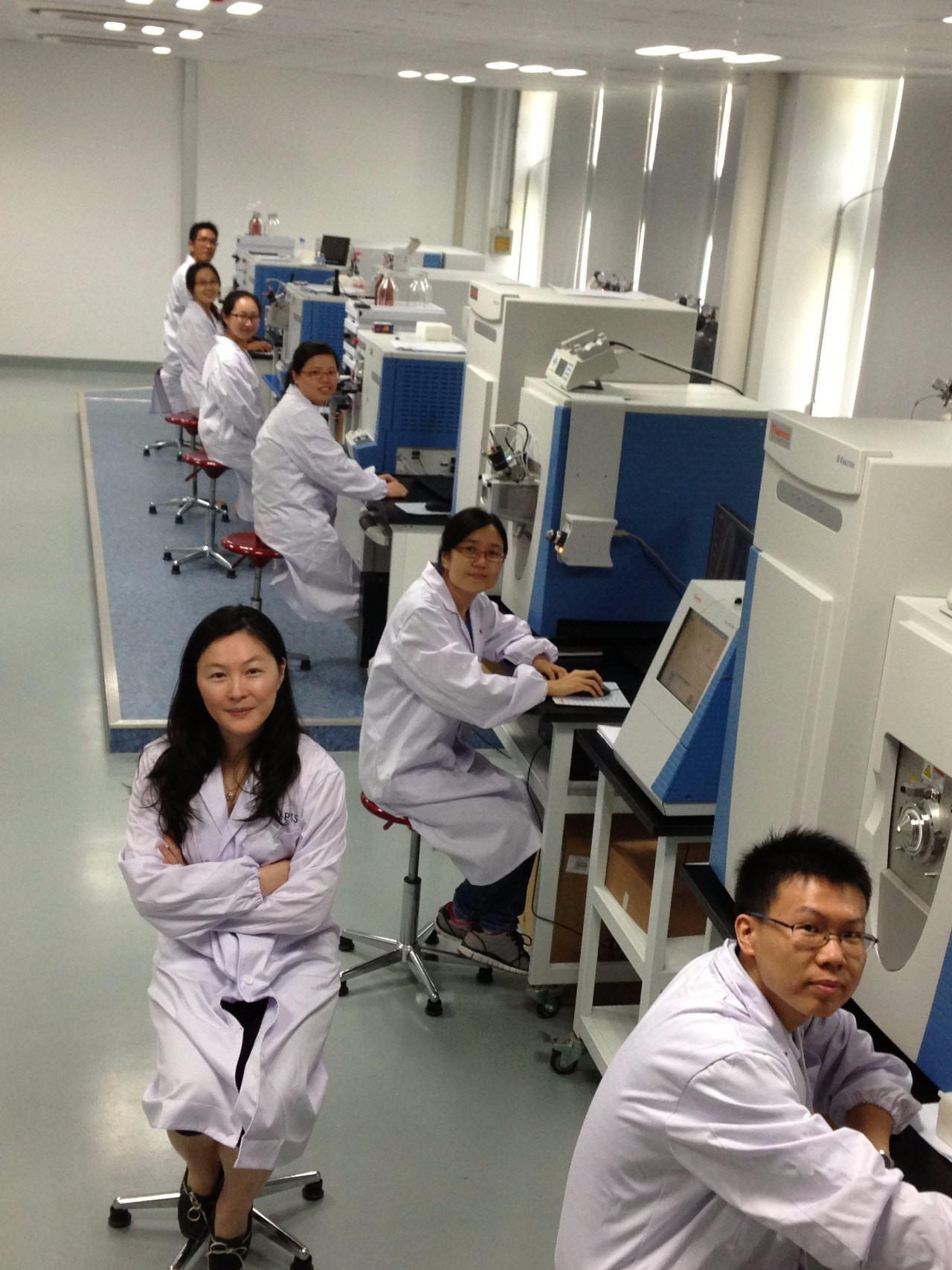 黄超兰与她的团队在实验室